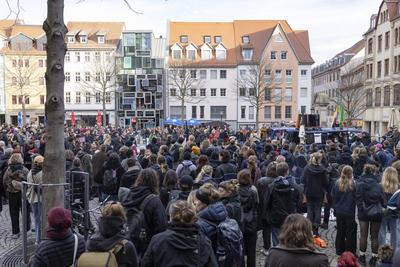 Demo Antifa Budapest-Komplex-stock-photo