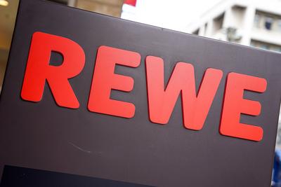 Symbolbild Unternehmenslogo der Supermarktkette Rewe Symbolfoto Unternehmenslogo der Supermarktkette Rewe Deutschland **-stock-foto