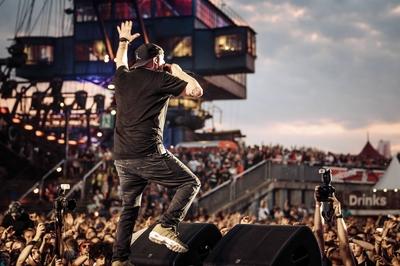 Kool Savas live auf dem Splash Festival 2017 auf der Halbinsel Ferropolis Gr?fenhainchen 08 07 20-stock-foto