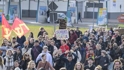 GER, Halle an der Saale, Messe, Gegen - Demo zu Veranstaltung der AFD auf dem Messegelaende mit Alice Weidel, 25.01.25,-stock-photo