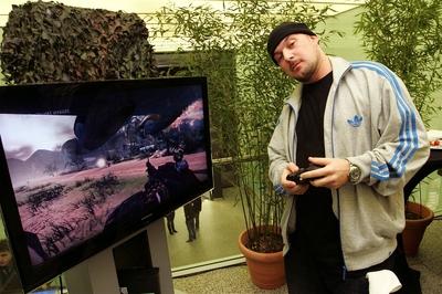 Bildnummer: 58013154  Datum: 08.11.2010  Copyright: imago/impress pictureCall of Duty Black Ops - Mitternachtsverkauf bei Saturn Europa Center - Der Saturn-Markt im Berliner Europa Center war f?r einen Abend ganz im Zeichen von Call of Duty: Black Ops. Auf der Premieren-Feier konnten Fans erstmals an zahlreichen Xbox 360- und PC-Spielstationen den neuesten Teil der pr?mierten Action-Spieleserie erleben und noch vor dem offiziellen Verkaufsstart um Mitternacht selbst ausprobieren. Unter den geladenen G?sten befand sich nat?rlich auch der King of Rap Kool Savas Mitternachtsverkauf People xmk x1x 2010 quer 58013154 Date 08 11 2010 Copyright Imago  Picture Call of Duty Black OP  at Saturn Europe Center the Saturn Market in Berlin Europe Center was for a Evening whole in Sign from Call of Duty Black OP on the Premieres Celebrations could supporters the first time to numerous Xbox 360 and PC  the latest Part the winning Action  experience and yet before the official Sales start to Midnight itself try under the loaded Guests was to of course too the King of Rap Kool Savas  Celebrities xmk x1x 2010 horizontal-stock-photo