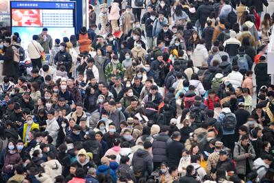 Spring Festival Travel Peak in Shanghai-stock-foto