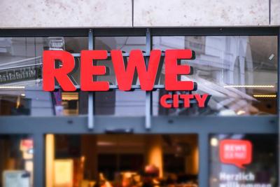 Düsseldorf 30.12.2022 Rewe City Lebensmittel Supermarkt Carlsplatz Altstadt Düsseldorf Nordrhein-Westfalen Deutschland *-stock-foto
