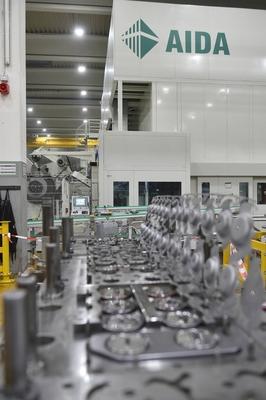 Die lange Nacht der Industrie findet am Donnerstag 27 09 2018 statt Hier ?ffnet die Firma Voit ih-stock-foto