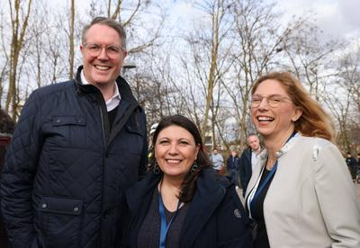 Olaf Scholz bei Geobohrung-stock-foto