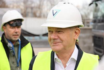 Olaf Scholz bei Geobohrung-stock-foto