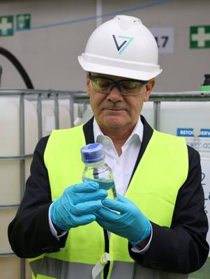 Olaf Scholz bei Geobohrung-stock-foto