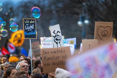 Demo ?Lichtermeer der Hoffnung gegen Rechtsextremismus?.-stock-foto