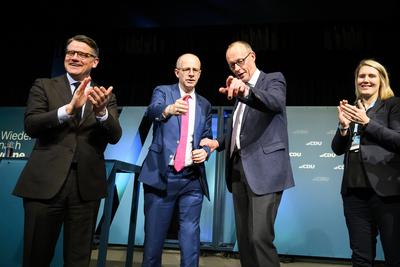 CDU Kanzlerkandidat Friedrich Merz macht Wahlkampf-stock-foto