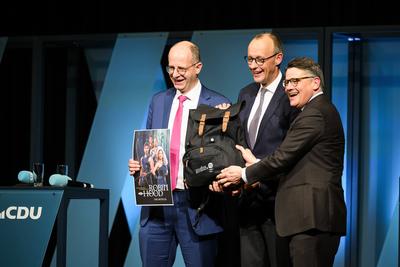 CDU Kanzlerkandidat Friedrich Merz macht Wahlkampf-stock-foto