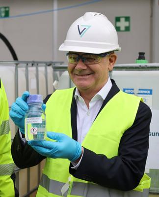 Olaf Scholz bei Geobohrung-stock-foto