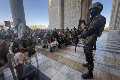 Houthis unilaterally release 153 war prisoners in Sana'a --stock-photo