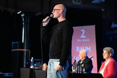 Zeitzeuge Albrecht Weinberg erz?hlt vom Holocaust.-stock-foto