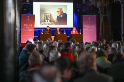 Zeitzeuge Albrecht Weinberg erz?hlt vom Holocaust.-stock-foto