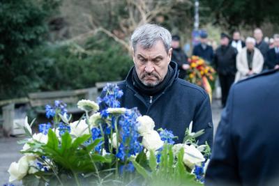 Aschaffenburg, Bavaria, Germany - January 26, 2025: Memorial service / wreath-laying ceremony in Sch?ntal Park after kni-stock-foto