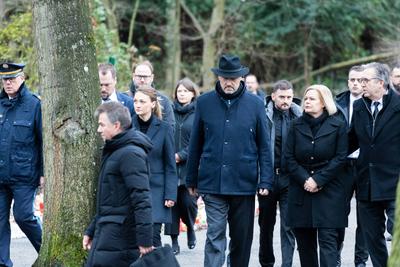 Aschaffenburg, Bavaria, Germany - January 26, 2025: Memorial service / wreath-laying ceremony in Sch?ntal Park after kni-stock-foto
