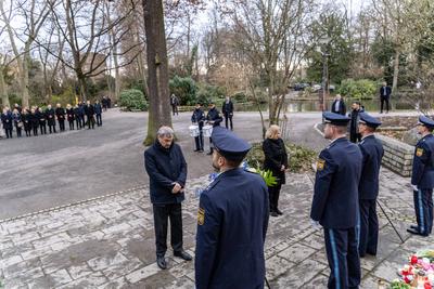 Aschaffenburg, Bavaria, Germany - January 26, 2025: Memorial service / wreath-laying ceremony in Sch?ntal Park after kni-stock-foto