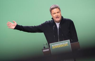 Bundesdelegiertenkonferenz von B?ndnis 90/Die Gr?nen vor der Bundestagswahl 2025 ? Bundeswirtschaftsminister und Kanzlerkandidat Robert Habeck w?hrend seiner Rede vor dem kleinen Parteitag-stock-photo