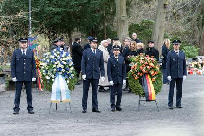 Aschaffenburg, Bavaria, Germany - January 26, 2025: Memorial service / wreath-laying ceremony in Sch?ntal Park after kni-stock-foto