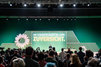 Bundesdelegiertenkonferenz von B?ndnis 90/Die Gr?nen vor der Bundestagswahl 2025 ? Robert Habeck, Kanzlerkandidat und Bundeswirtschaftsminister w?hrend seiner Rede vor dem kleinen Parteitag-stock-photo