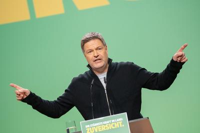 Bundesdelegiertenkonferenz von B?ndnis 90/Die Gr?nen vor der Bundestagswahl 2025 ? Bundeswirtschaftsminister und Kanzlerkandidat Robert Habeck w?hrend seiner Rede vor dem kleinen Parteitag-stock-photo