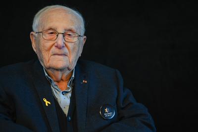 Zeitzeuge Albrecht Weinberg erz?hlt vom Holocaust.-stock-foto
