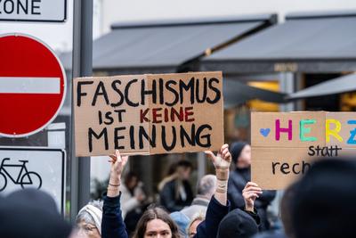 Aschaffenburg, Bavaria, Germany - January 26, 2025: Demo against right-wing extremism in Aschaffenburg, counter-demonstr-stock-foto