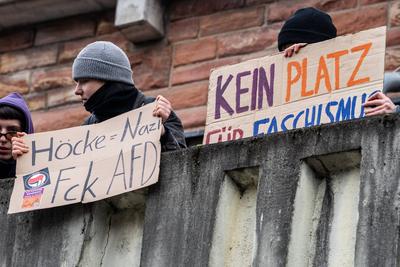 Aschaffenburg, Bavaria, Germany - January 26, 2025: Demo against right-wing extremism in Aschaffenburg, counter-demonstr-stock-foto