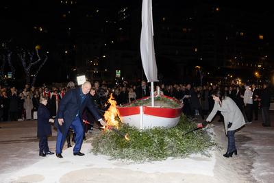 Sainte-Devote a Monaco: embrasement de la barque-stock-photo