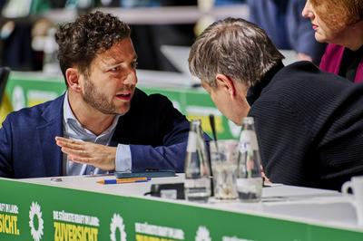 Bundesdelegiertenkonferenz 2025: Felix Banaszak + Robert Habeck-stock-foto