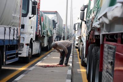Egypt  launching the largest comprehensive humanitarian aid convoy to Palestines in Gaza Strip.-stock-foto
