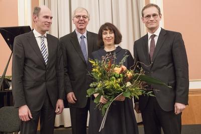 Olga Martynova erh?lt den Berliner Literaturpreis 2015 vlnr Sebastian Arlt FU Berlin Walter Rasch-stock-foto