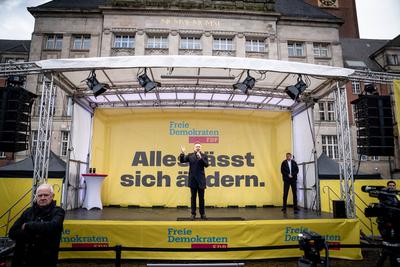 Christian Lindner, FDP-Parteivorsitzender und ehemaliger Bundesfinanzminister, w?hrend der Wahlkampfveranstaltung in Kiel, Schleswig-Holstein-stock-foto