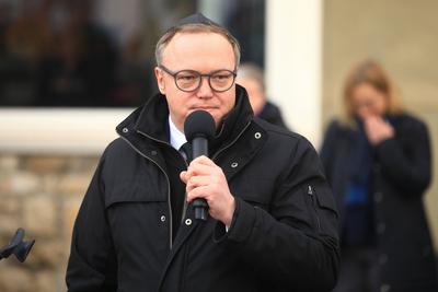 Gedenkstunde f?r die Opfer des Nationalsozialismus am Stein der Erinnerung-stock-foto