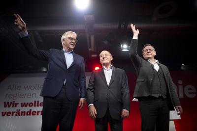 Silberlocke - Linke Parteitag-stock-foto