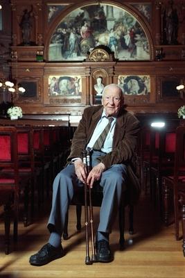 Bildnummer: 54440578  Datum: 18.05.1999  Copyright: imago/Dieter BauerPhilosoph Prof. Dr. Hans-Georg Gadamer w?hrend eines Fotoshootings kurz vor seinem 100. Geburtstag in der Aula der Universit?t Heidelberg, Personen , Highlight; 1999, Heidelberg, Wissenschaft, Philosophie, 100 Jahre, Alter, j?hrig, j?hrige, 100j?hrige, 100j?hrig, alt, Shooting; , hoch, Kbneg, Einzelbild, Freisteller, Randbild, PeopleBildnummer 54440578 Date 18 05 1999 Copyright Imago Dieter Bauer Philosopher Prof Dr Hans Georg Gadamer during a Photo shoots short before his 100 Birthday in the Aula the University Heidelberg People Highlight 1999 Heidelberg Science Philosophy 100 Years Age Years olds 100 years 100j?hrig Old Shooting vertical Kbneg Single cut out Edge image Celebrities-stock-foto