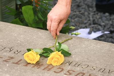 Gedenkstunde f?r die Opfer des Nationalsozialismus am Stein der Erinnerung-stock-foto