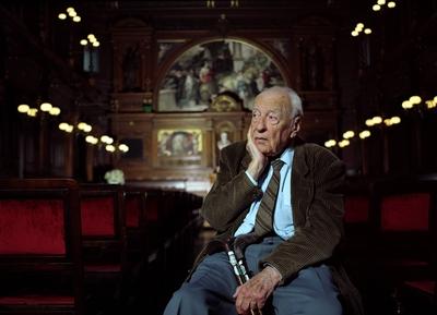 Bildnummer: 54493456  Datum: 18.05.1999  Copyright: imago/Dieter BauerPhilosoph Prof. Dr. Hans-Georg Gadamer w?hrend eines Fotoshootings kurz vor seinem 100. Geburtstag in der Aula der Universit?t Heidelberg, Personen , Nachdenklichkeit; 1999, Heidelberg, Wissenschaft, Philosophie, 100 Jahre, Alter, j?hrig, j?hrige, 100j?hrige, 100j?hrig, alt, Shooting; , quer, Mfneg, Portr?t,  , PeopleBildnummer 54493456 Date 18 05 1999 Copyright Imago Dieter Bauer Philosopher Prof Dr Hans Georg Gadamer during a Photo shoots short before his 100 Birthday in the Aula the University Heidelberg People contemplation 1999 Heidelberg Science Philosophy 100 Years Age Years olds 100 years 100j?hrig Old Shooting horizontal Mfneg Portrait Celebrities-stock-foto