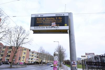 Haltestelle an der Bernauer Stra?e-stock-foto