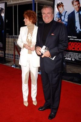 Bildnummer: 50229460  Datum: 10.06.2003  Copyright: imago/Rideaux-PicturePerfectSchauspieler Robert Wagner mit Ehefrau Jill St. John (beide USA) anl?sslich der Filmpremiere von -Hollywood Homicide (Hollywood Mordkommission)- in LA, Personen , optimistisch; 2003, Los Angeles, LA, Hollywood, Pr?sentation, Premiere, Filmpr?sentation, Pressetermin, Schauspieler, Frau, Paar, Ehepaar, l?chelnd, l?chelnd, l?chelt, lachen, lachend, lacht, Schauspielerin, Oppenheim; , hoch, Kbdig, Gruppenbild, Film, Kunst, Vereinigte Staaten von Amerika, Randbild, People-stock-photo