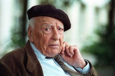 Bildnummer: 54440610  Datum: 18.05.1999  Copyright: imago/Dieter BauerPhilosoph Prof. Dr. Hans-Georg Gadamer w?hrend eines Fotoshootings kurz vor seinem 100. Geburtstag in Heidelberg, Personen , Highlight; 1999, Heidelberg, Wissenschaft, Philosophie, 100 Jahre, Alter, j?hrig, j?hrige, 100j?hrige, 100j?hrig, alt, Shooting; , quer, Kbneg, Portr?t, Privatbild, PeopleBildnummer 54440610 Date 18 05 1999 Copyright Imago Dieter Bauer Philosopher Prof Dr Hans Georg Gadamer during a Photo shoots short before his 100 Birthday in Heidelberg People Highlight 1999 Heidelberg Science Philosophy 100 Years Age Years olds 100 years 100j?hrig Old Shooting horizontal Kbneg Portrait Private Celebrities-stock-foto