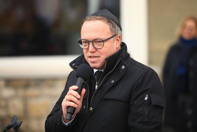 Gedenkstunde f?r die Opfer des Nationalsozialismus am Stein der Erinnerung-stock-foto