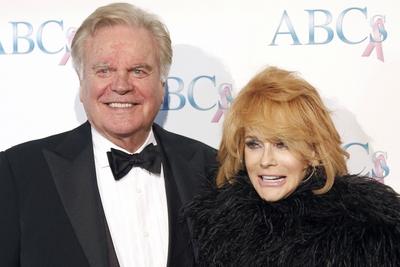 Bildnummer: 60749468  Datum: 23.11.2013  Copyright: imago/Future Image     Robert Wagner und Ann-Margret bei der Associates for Breast and Prostate Cancer Studies 24th Annual Talk of The Town Benefit Gala im Beverly Hilton Hotel, Beverly Hills, 23.11.2013 Foto:xD.xBedrosianx/xFuturexImage Entertainment People xsp x0x 2013 quer Highlight premiumd Schauspieler Schauspielerin S?ngerin T?nzerin Unterhaltung Entertainment Kultur Feier Party Fest Prominenz Benefiz Charity Brustkrebs Prostatakrebs-stock-photo