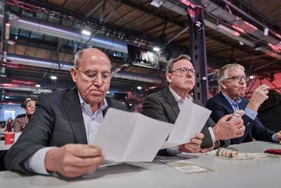 Sonderparteitag Die Linke: Gregor Gysi + Bodo Ramelow + Dietmar Bartsch-stock-photo