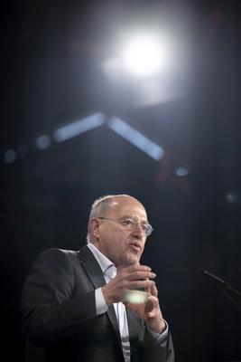 Gregor Gysi - Linke Parteitag-stock-foto