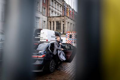 Christian Lindner, FDP-Parteivorsitzender und ehemaliger Bundesfinanzminister, w?hrend der Wahlkampfveranstaltung in Kiel, Schleswig-Holstein, Ankunft im Dienstwagen-stock-photo