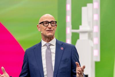 Vostandsvorsitzender Timotheus (Tim) HÖTTGES (Telekom) - Hauptversammlung 2023 der Deutschen Telekom AG im World Confere-stock-foto