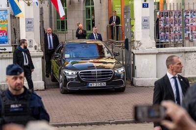 KING CHARLES III IN JEWISH COMMUNITY CENTRE-stock-foto