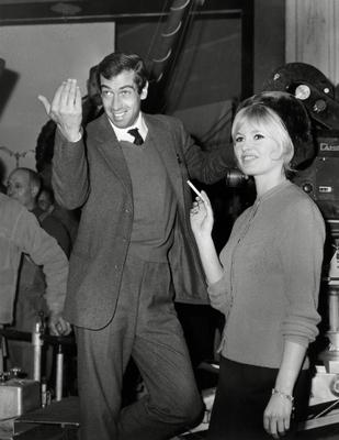 Roger Vadim and Brigitte Bardot during the making of Love On A Pillow 1962 Royal Films Internatio-stock-foto