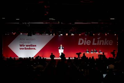 Jan van Aken - Linke Parteitag-stock-foto
